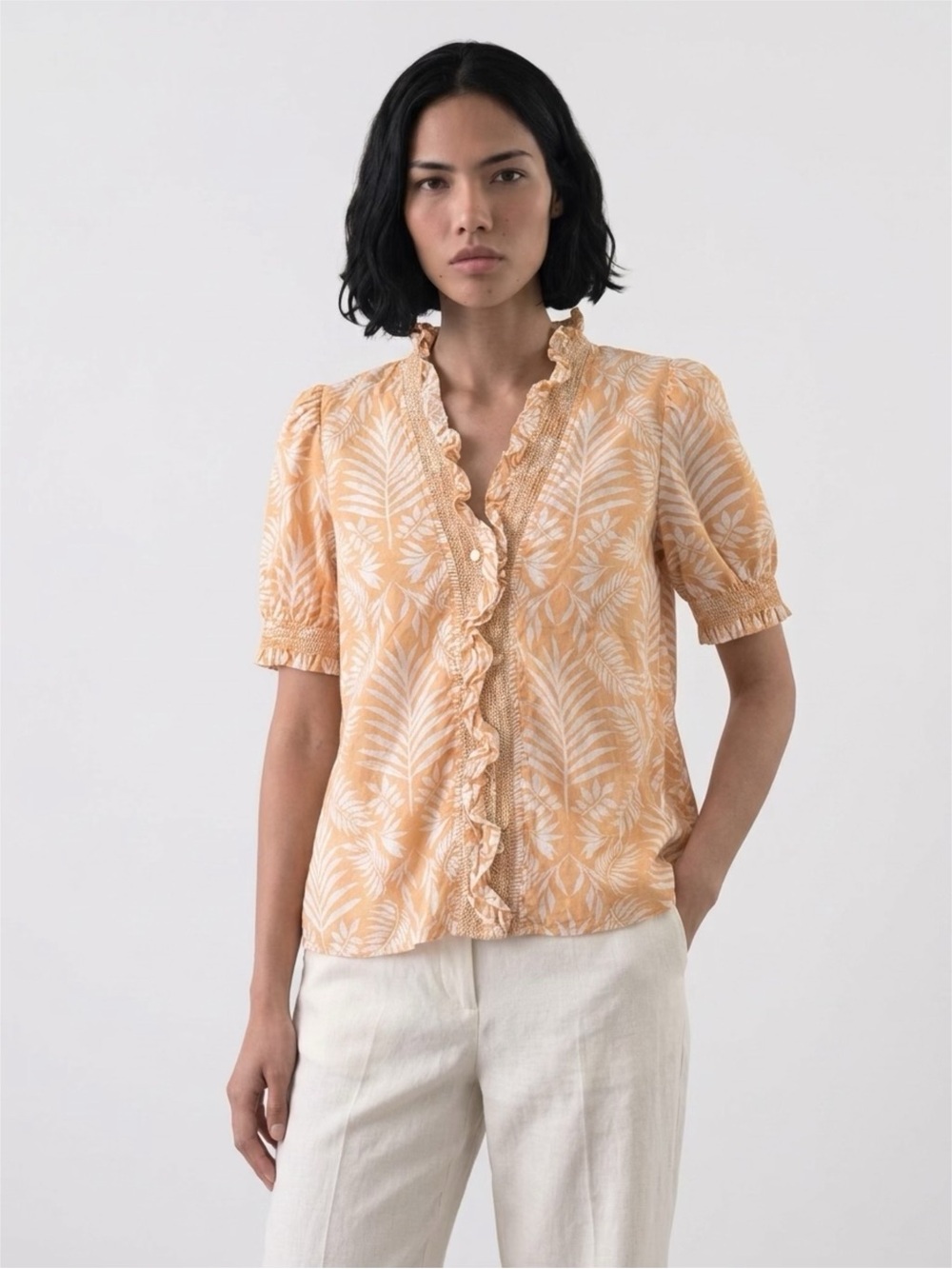 crown & ivy Peach and White Ruffle-Trim Short Sleeve Blouse